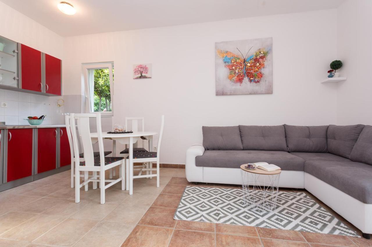Lara - Apartment Near The Beach Vrbnik Zewnętrze zdjęcie